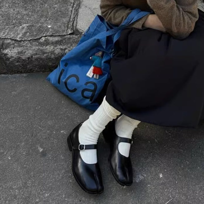 Retro Split-Toe Pumps aus Rindsleder – Bild 2 | LuxeStyle