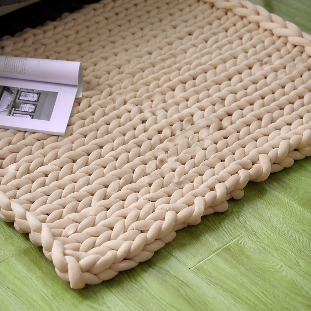 Grobgewobene Strickdecke aus Chenille-Garn