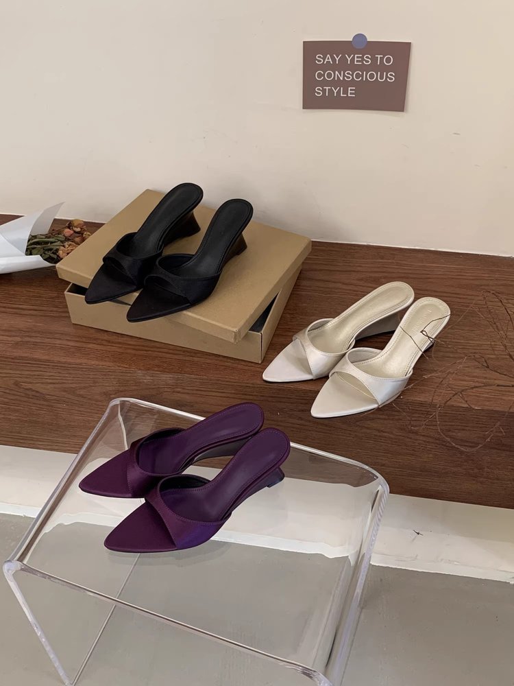 Französische Sommer-Sandalen mit Keilabsatz