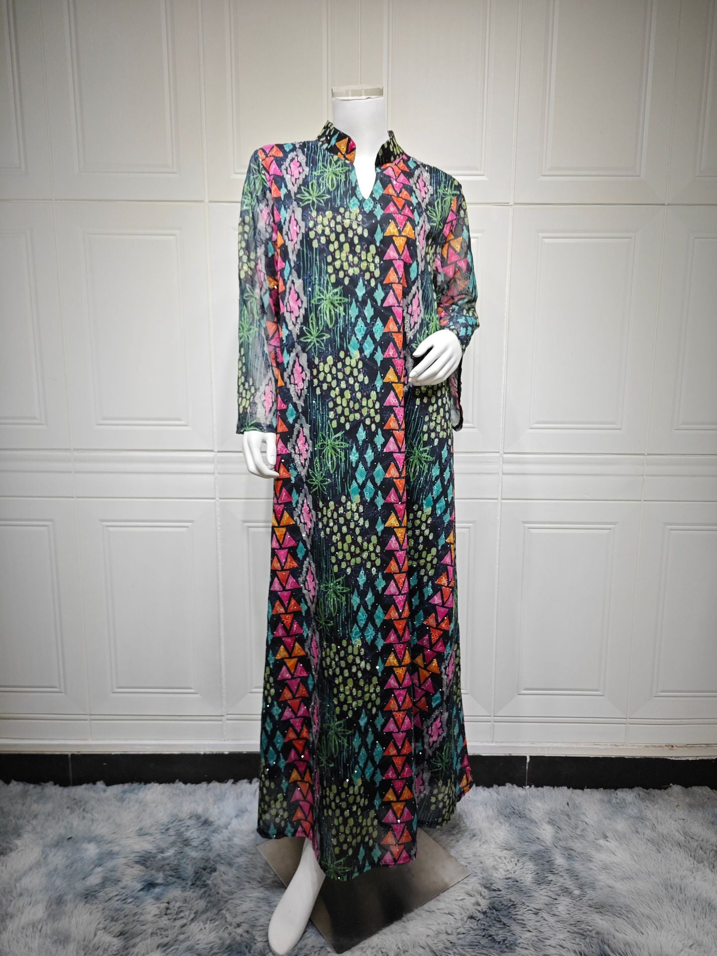 Besticktes Langarm-Freizeitkleid mit Print