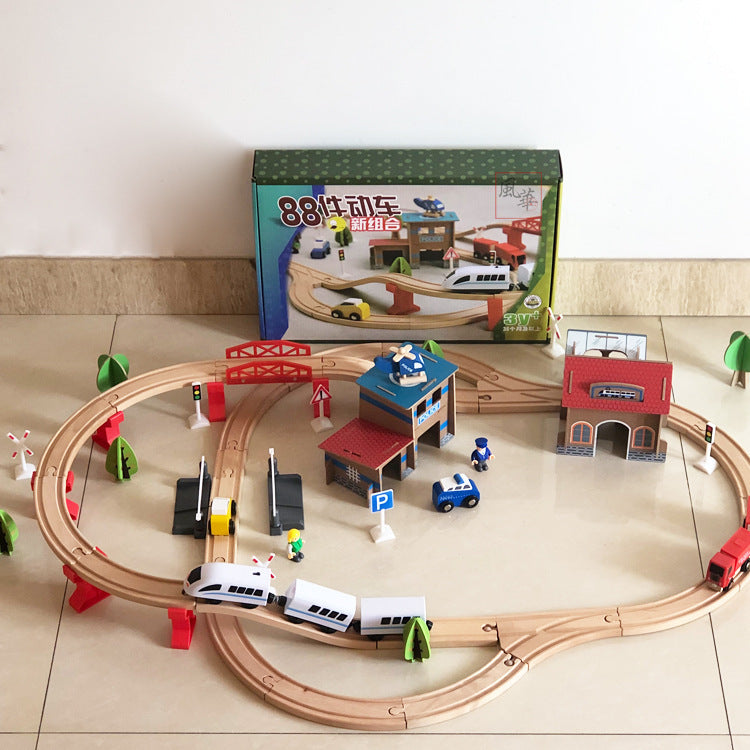 Holz-Eisenbahn mit 88 Teilen und Elektrozug – Bild 6 | LuxeStyle