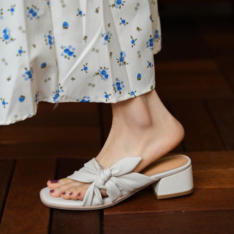 Flache Sandale mit Farbkästen – Casual