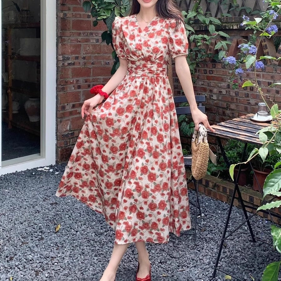Vintage Blumenkleid mit V-Ausschnitt – Bild 2 | LuxeStyle