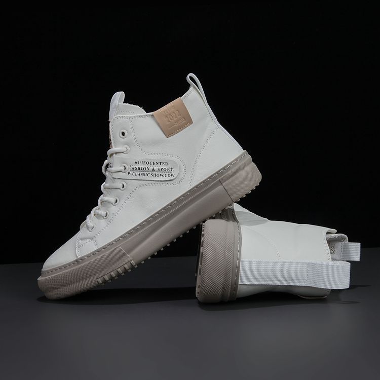 Weisse Leder-Sneaker mit dicker Sohle