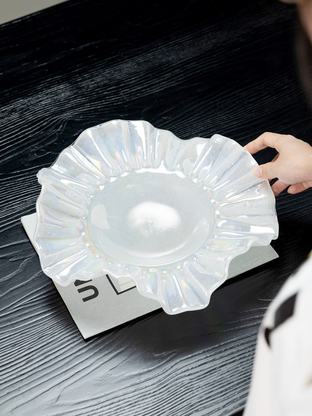 Perlmuttfarbene Glasschale – Bild 2 | LuxeStyle
