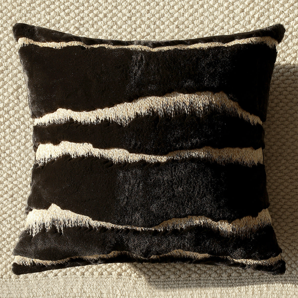 Elegant Embroidered Kissenbezug
