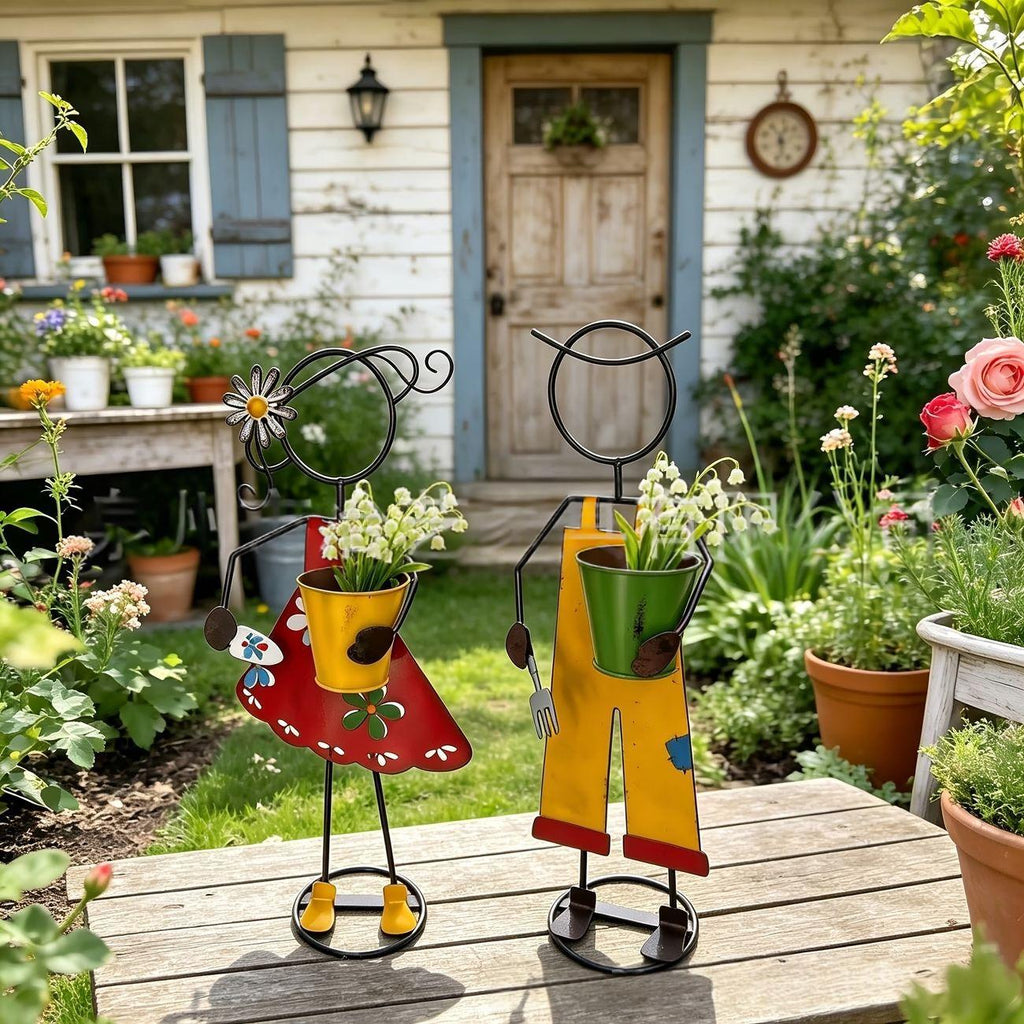 Blumentopf-Figur aus bemaltem Schmiedeeisen