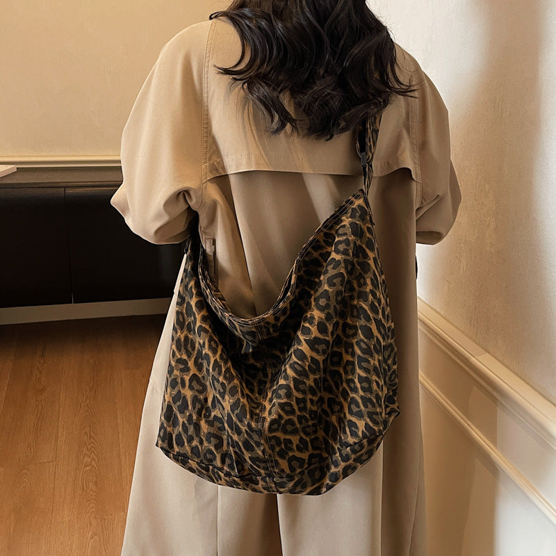 Grosse Umhängetasche im Camouflage-Look | LuxeStyle