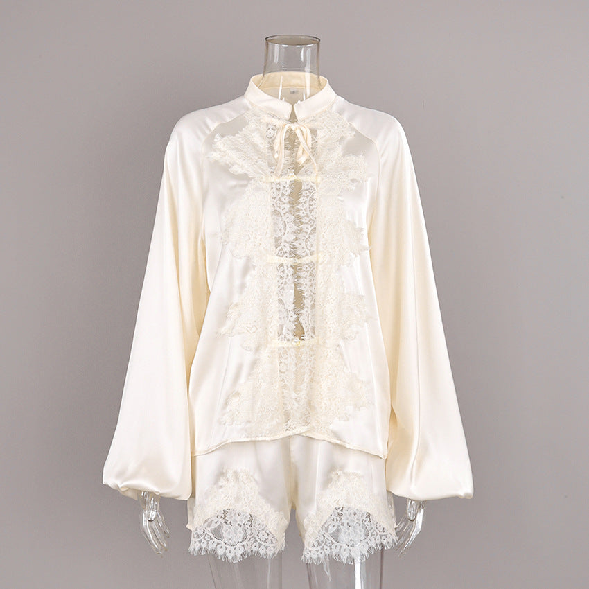 Pyjama-Set aus Eisseide mit Spitze