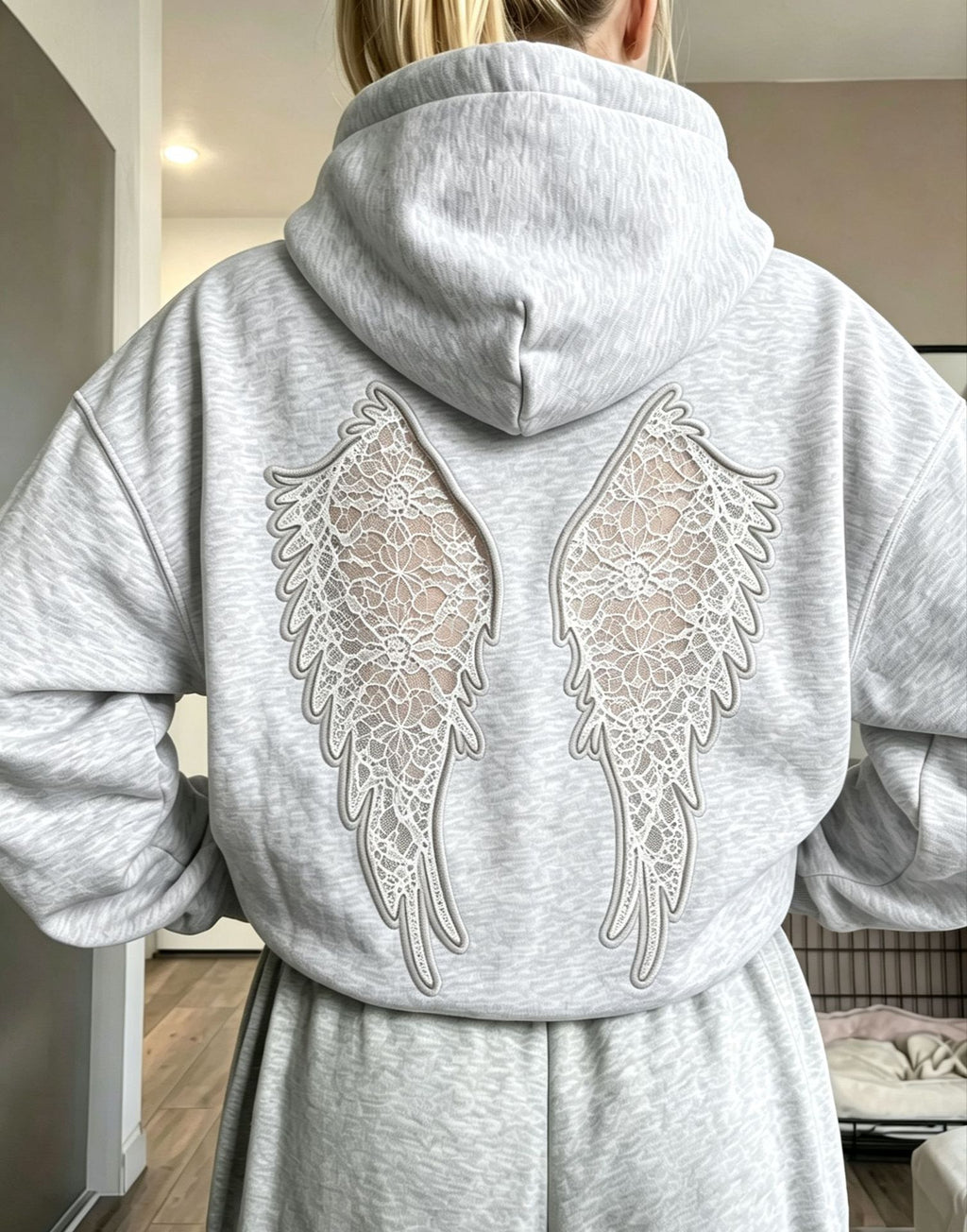 Sweatshirt mit Spitze und Flügel-Stickerei
