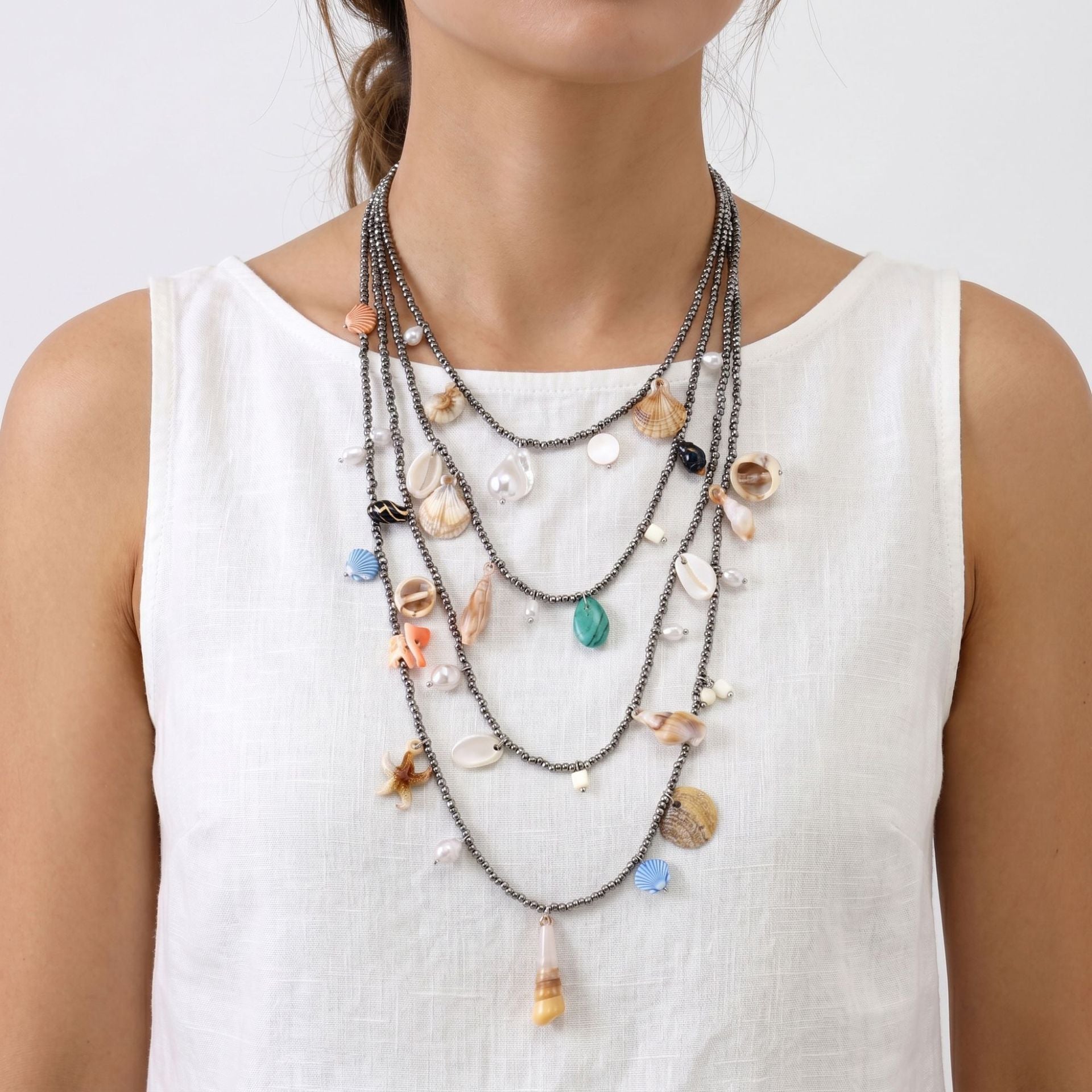 Schmuck-Halskette mit Muscheln