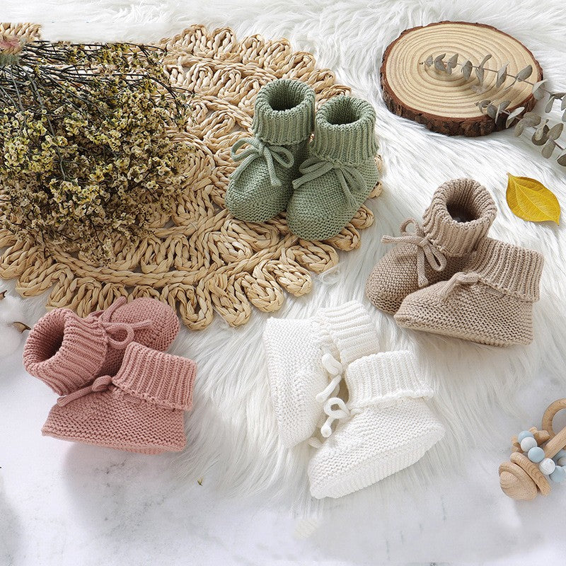 Gestrickte Lauflernschuhe mit Schleife – Bild 2 | LuxeStyle