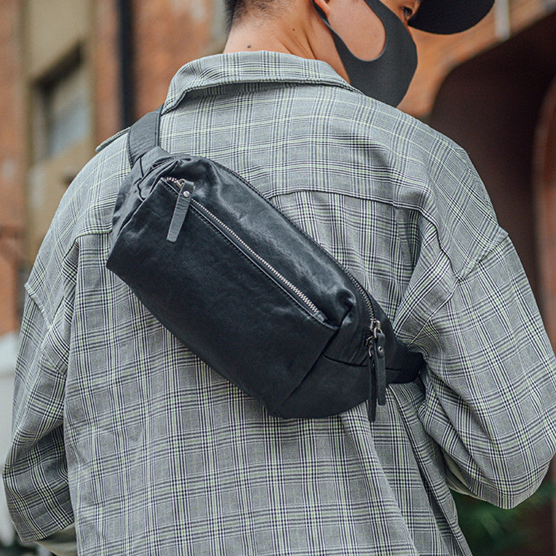 Schwarze Lederbrusttasche – Bild 1 | LuxeStyle