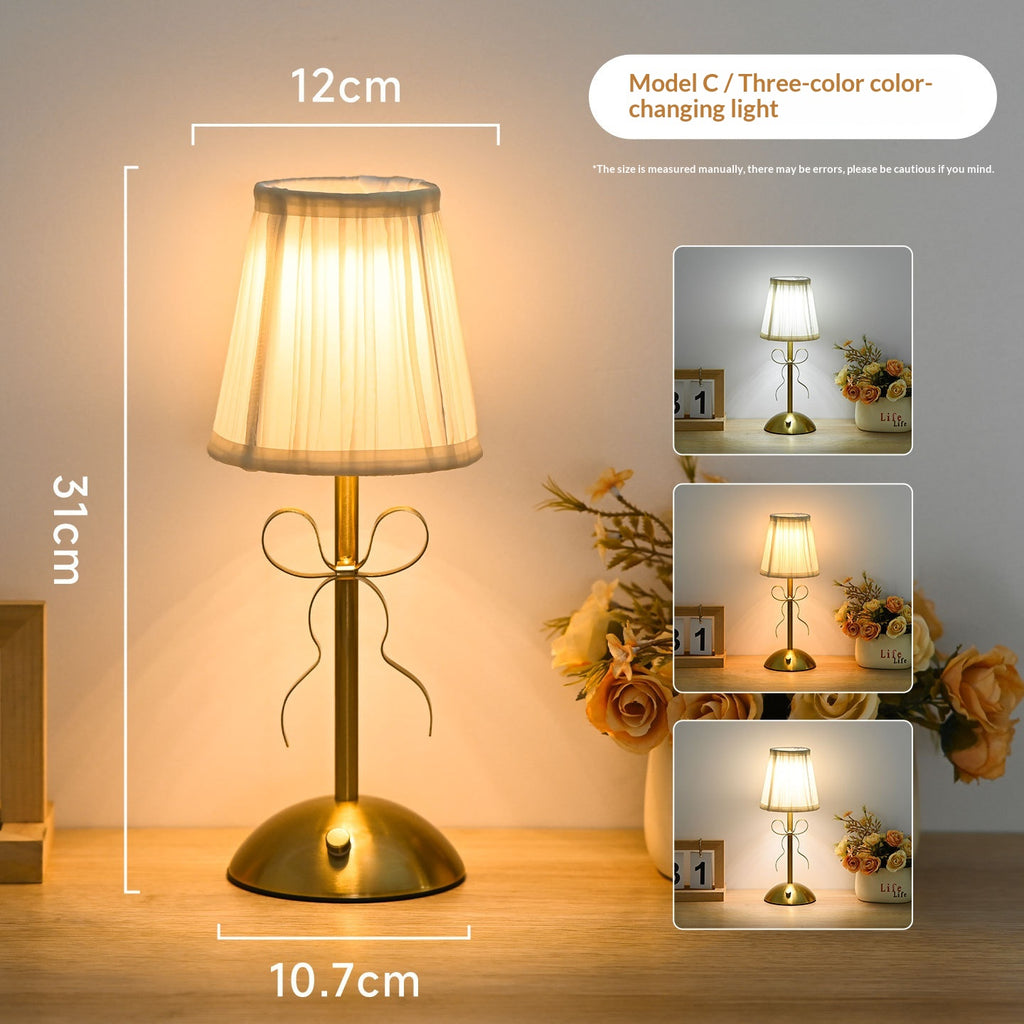 Nordische Tischlampe mit USB‑Ladefunktion – Bild 10 | LuxeStyle