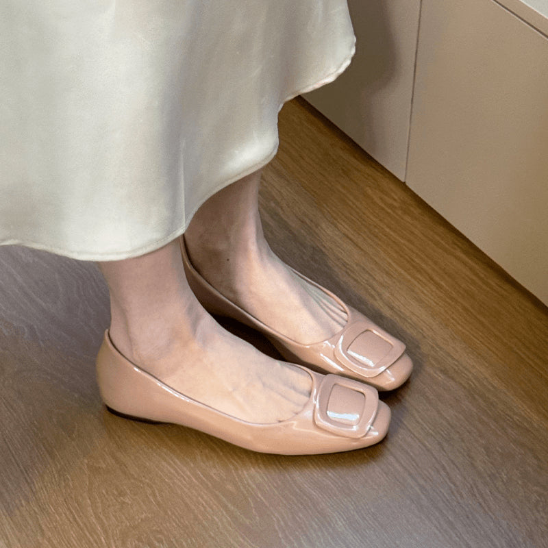 Lackleder Flats mit eckiger Zehenpartie