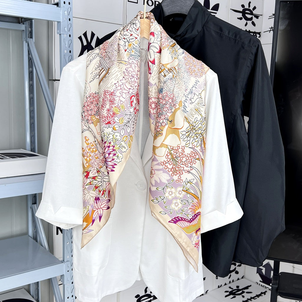Eleganter Seidenschal mit Blumenmuster