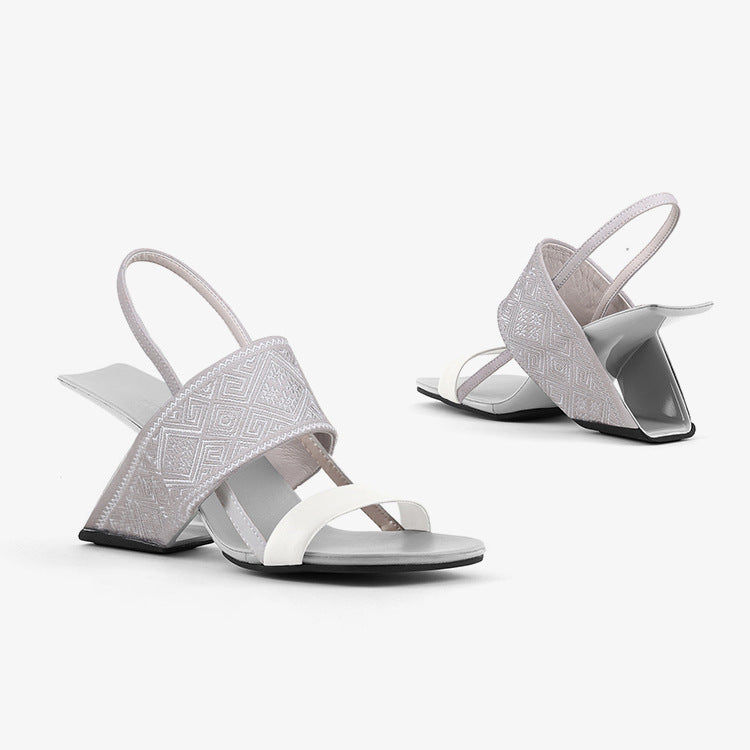 Bestickte Sandalen im Ethno-Stil | LuxeStyle