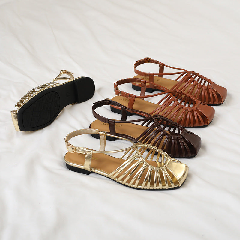 Sommerliche Kreuzriemen-Schuhe mit Rundspitze