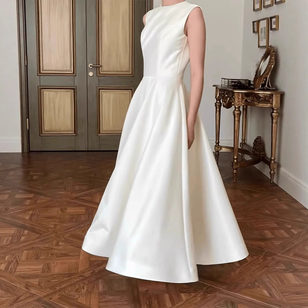 Elegantes Abendkleid mit Schleppe