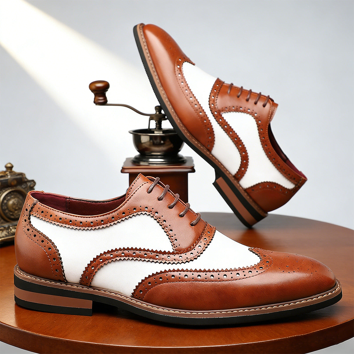 Freizeitschuhe mit Schnürung und spitzer Zehenpartie