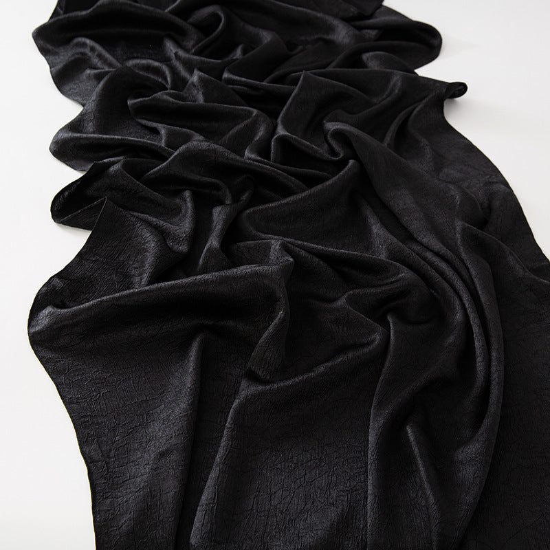 Crinkled Satin Schal – Seidig Glatt