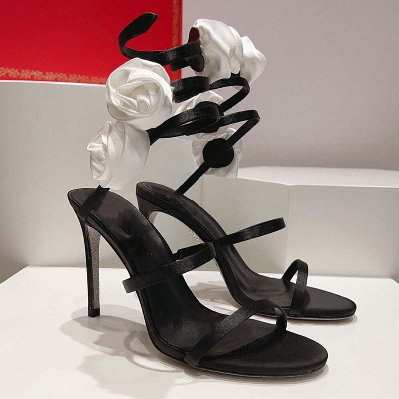 Satin-Sandalen mit Stilettoabsatz & Blumen – Bild 5 | LuxeStyle
