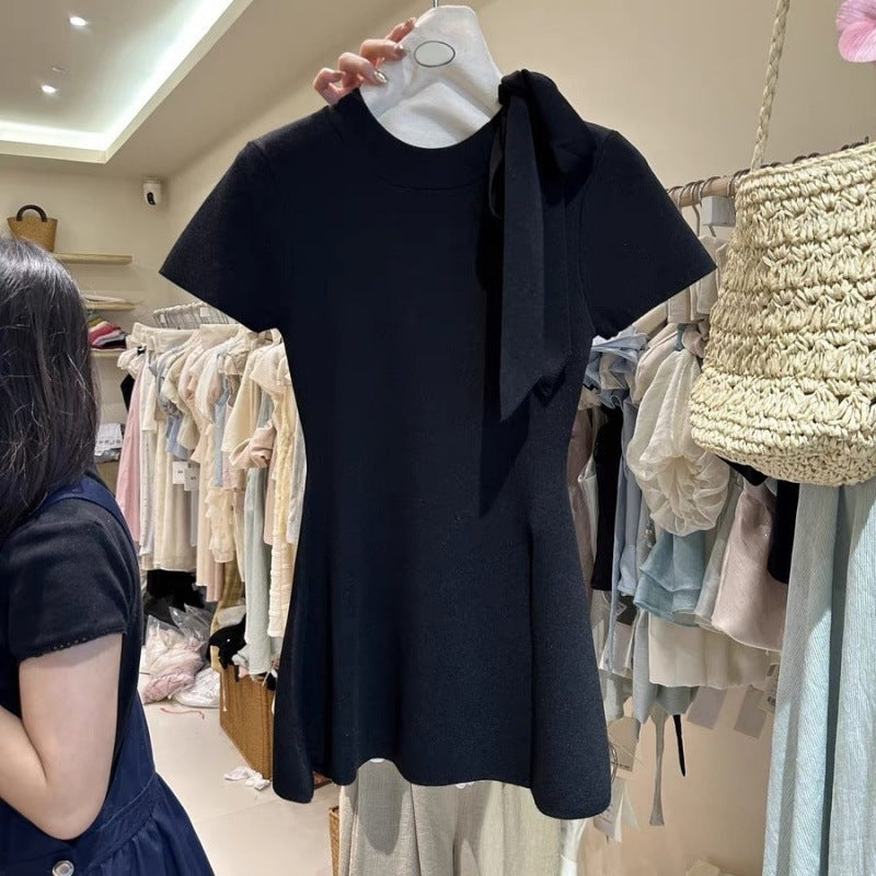 Kurzarm-Kleid mit Schleifendetail