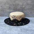 Handgestrickter Raffia Strohhut mit flacher Krone