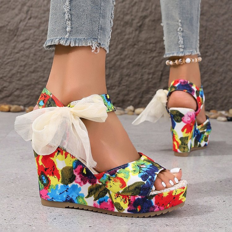 Sommer-Sandalen mit Schnürung