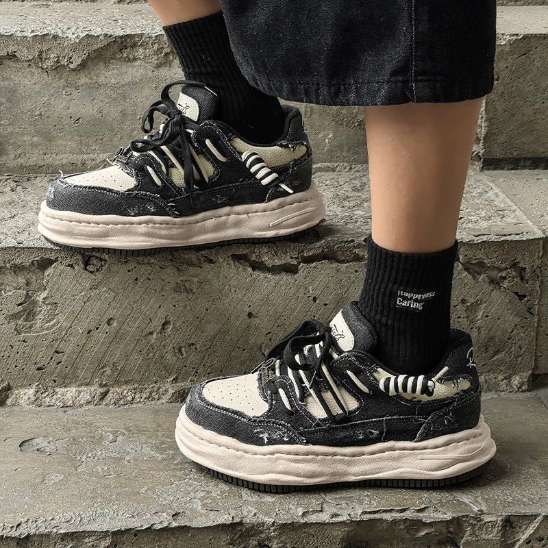 Sneaker mit unsichtbarer Absatz Erhöhung