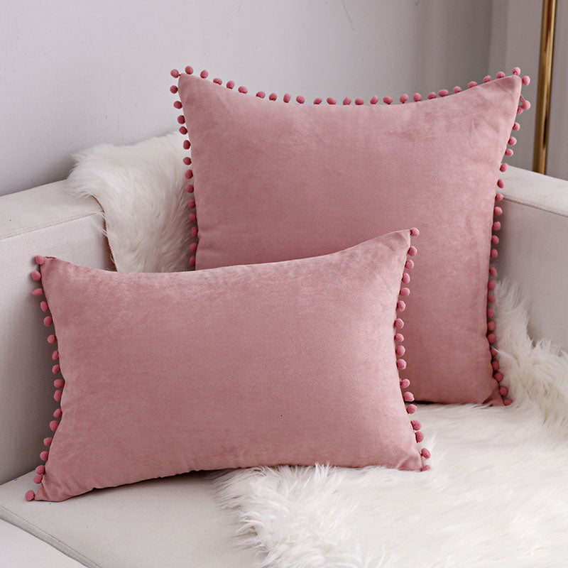 Sofa Kissen mit verspielten Bommeln – Bild 8 | LuxeStyle