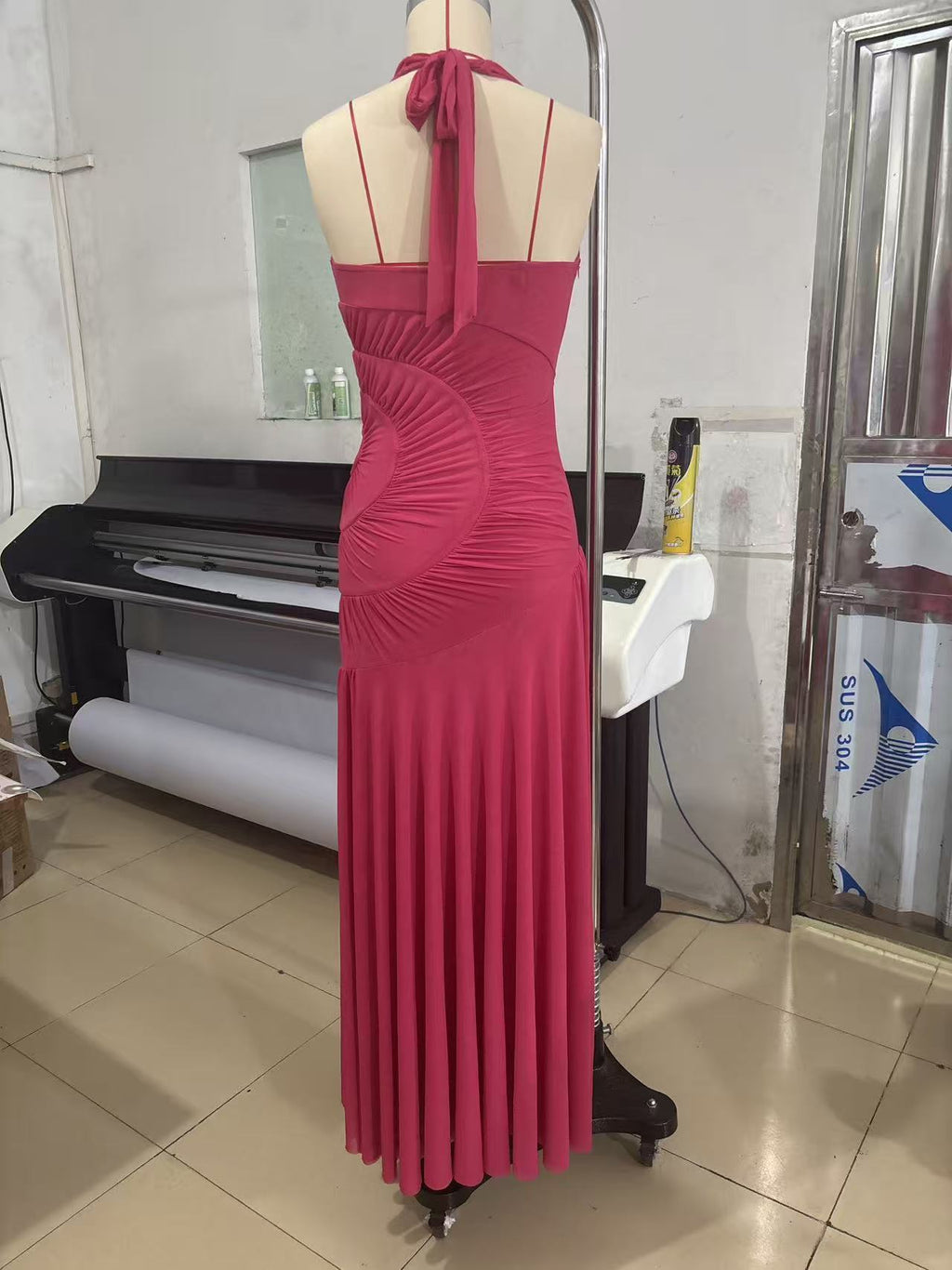 Elegantes Abendkleid mit tiefem Rückenausschnitt