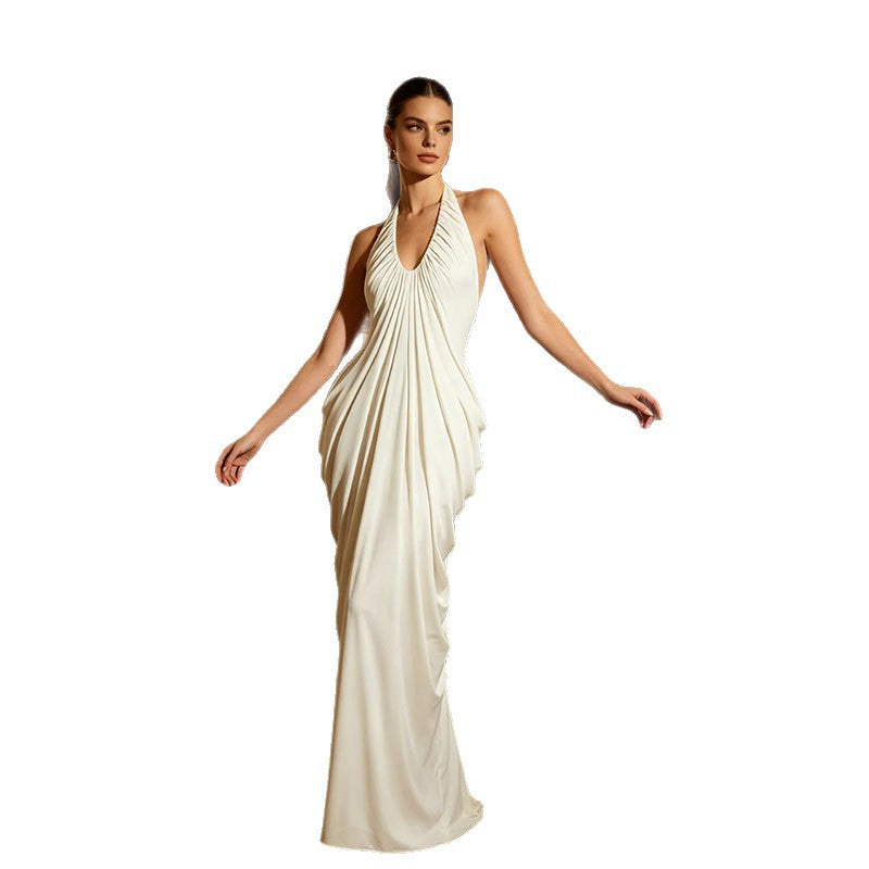 Neckholder-Plisseekleid mit V-Ausschnitt