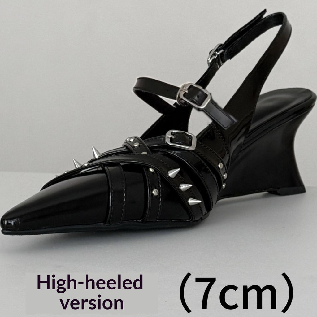 Rückenriemen-Spitzschuh mit Bügel