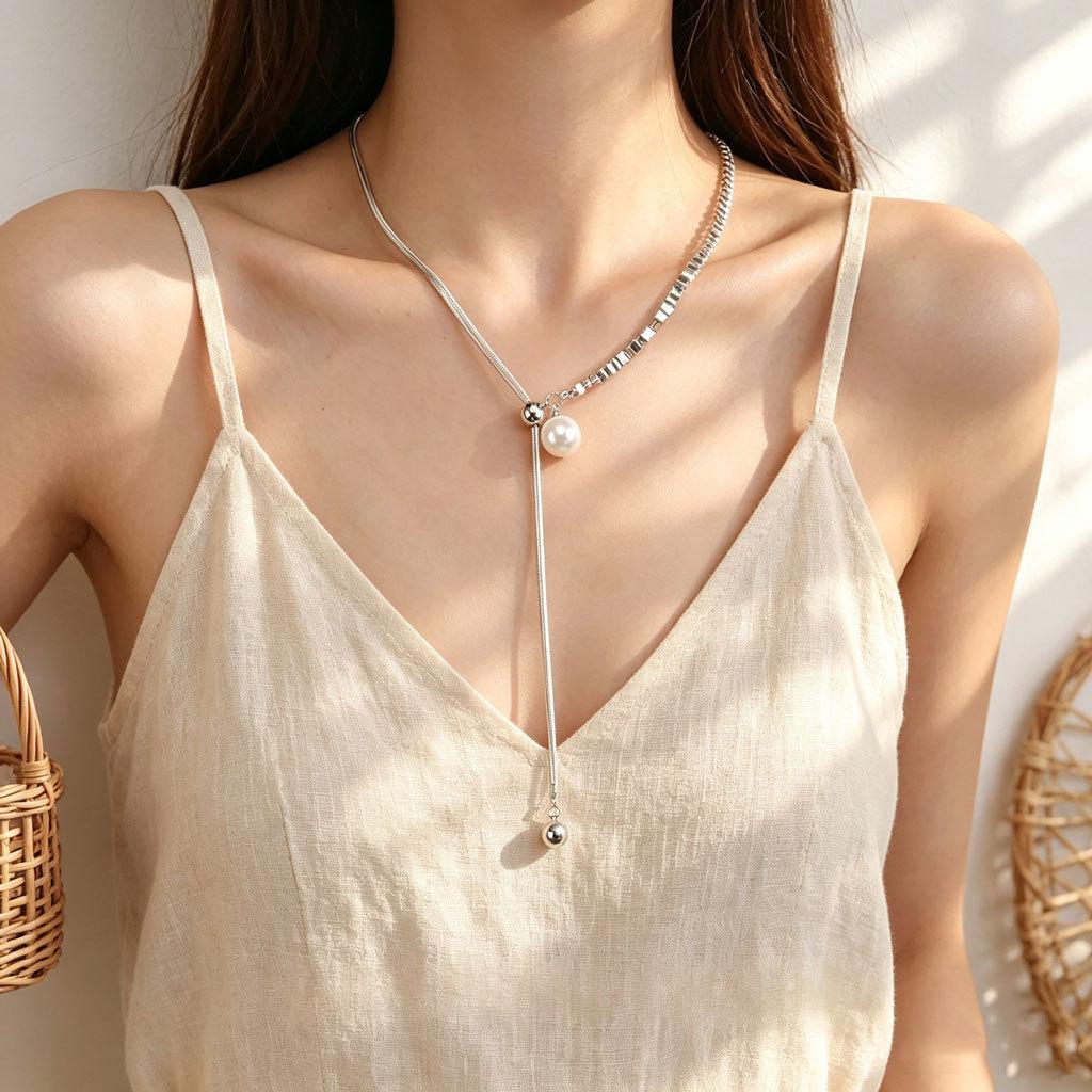 Elegante Quasten-Halskette aus mattem Silber
