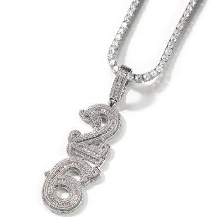 Diamantbesetztes Letter-Pendant
