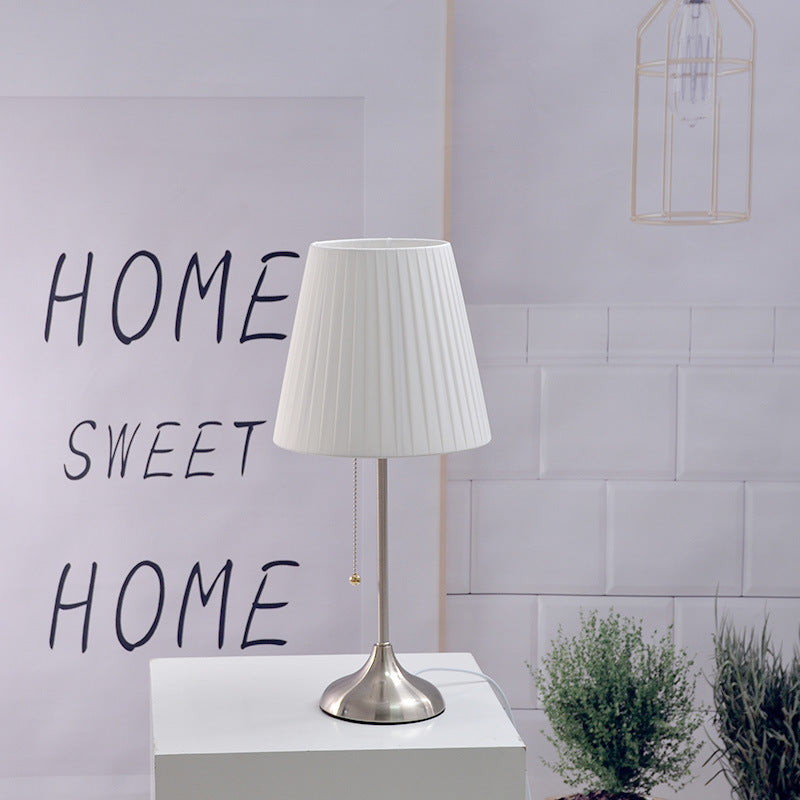 Minimalistische Tischlampe – Bild 2 | LuxeStyle