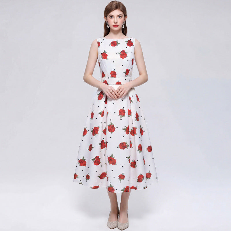 Ärmelloses, hochtailliertes Kleid mit Print