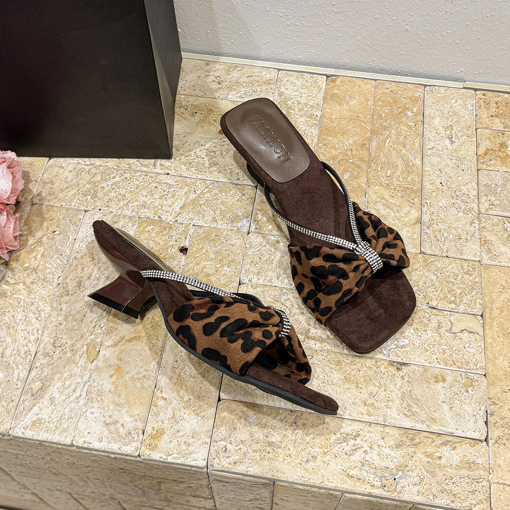 Satin-Sandalen