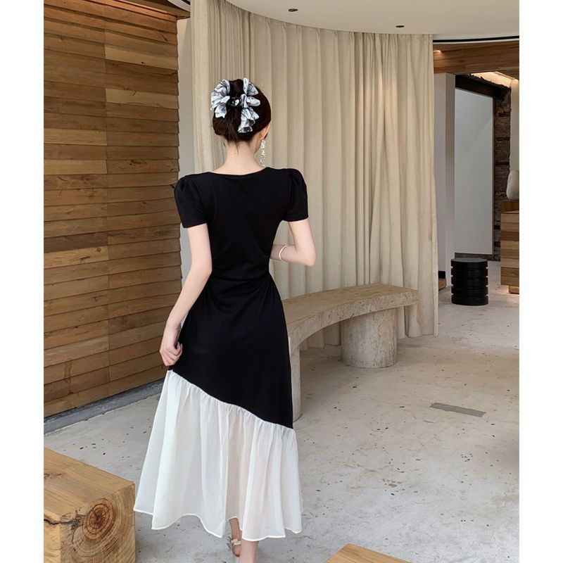 Figurbetonendes Patchwork Midikleid im Audrey-Hepburn-Stil