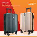 20-Zoll Rollkoffer mit Streifen-Design | LuxeStyle