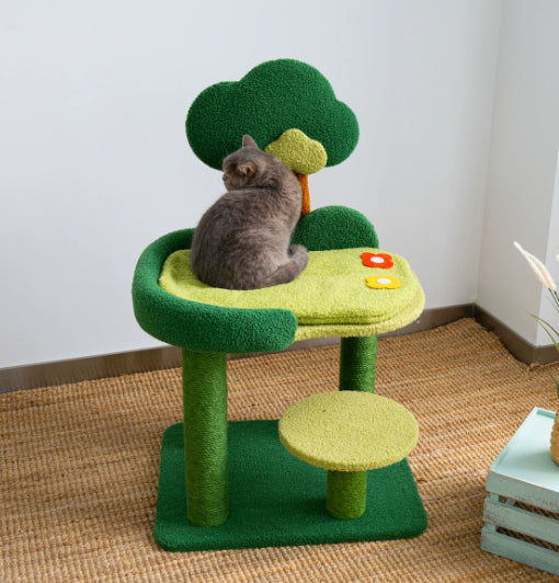 Grosser Katzenbaum mit Klettergerüst und Katzenhaus