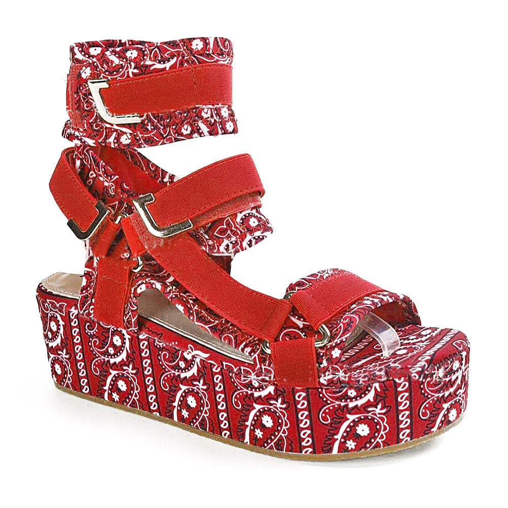 Totem Plateau-Sandalen mit Klettverschluss – Bild 2 | LuxeStyle