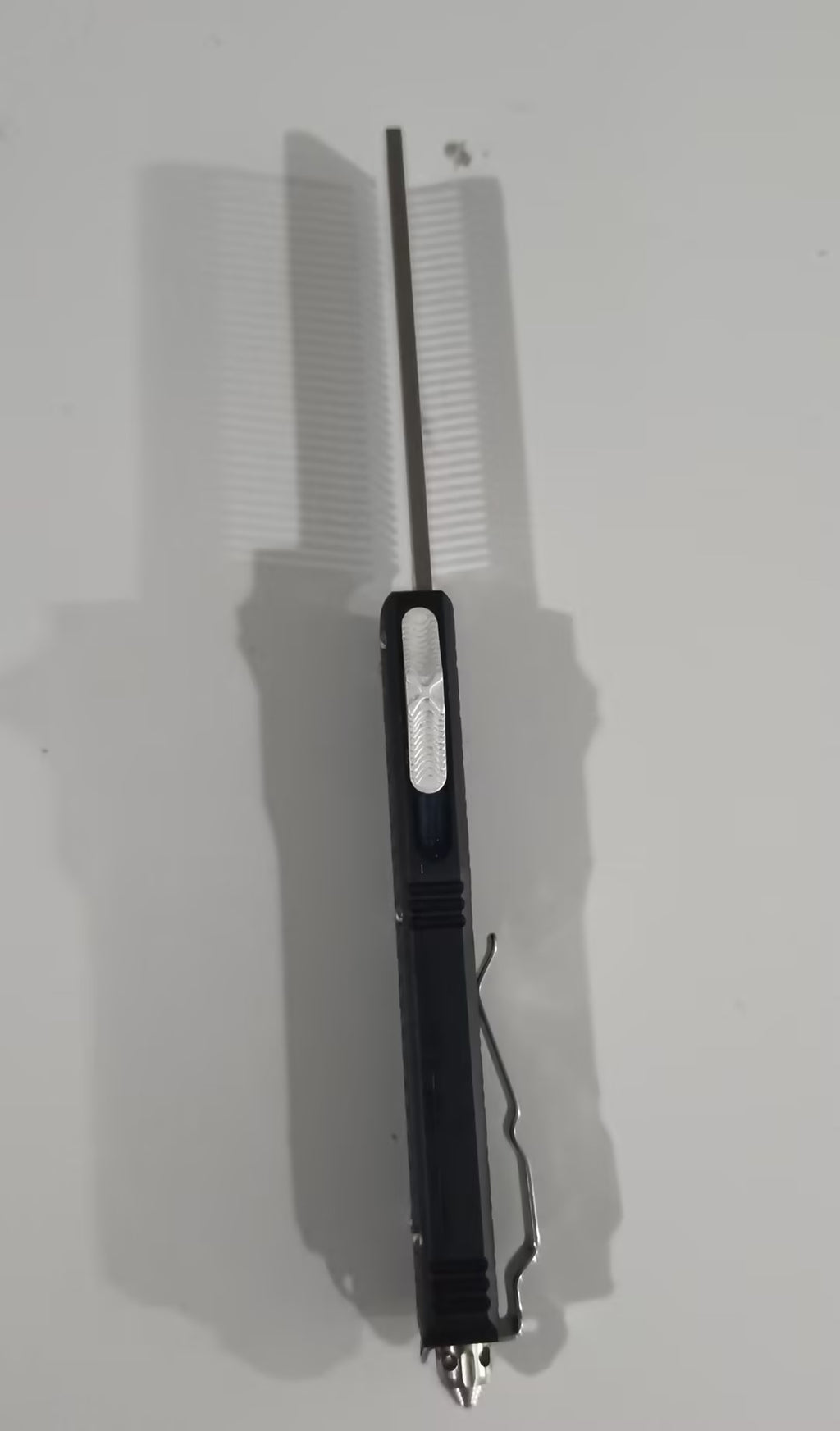 Kamm mit Stahlklinge
