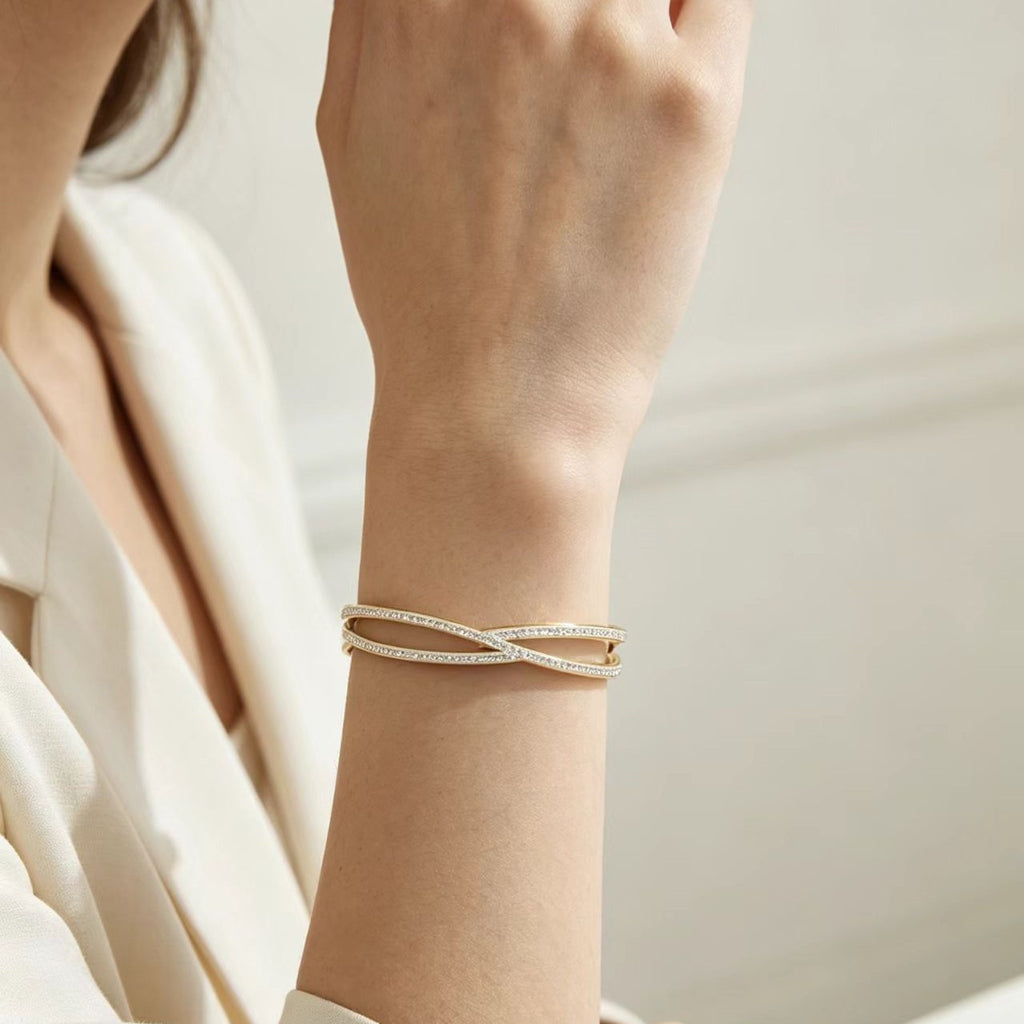 Doppellagiges Kreuzstich-Armband mit Diamanten