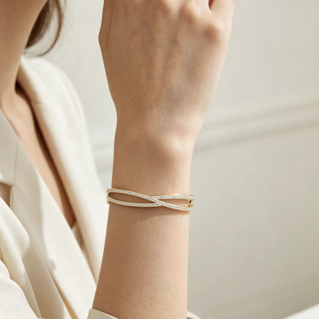 Doppellagiges Kreuzstich-Armband mit Diamanten