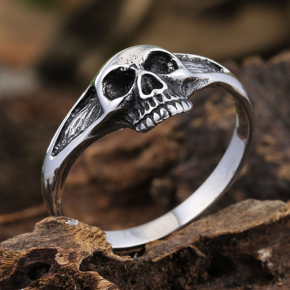 Titanstahlring mit Totenkopf – Bild 2 | LuxeStyle