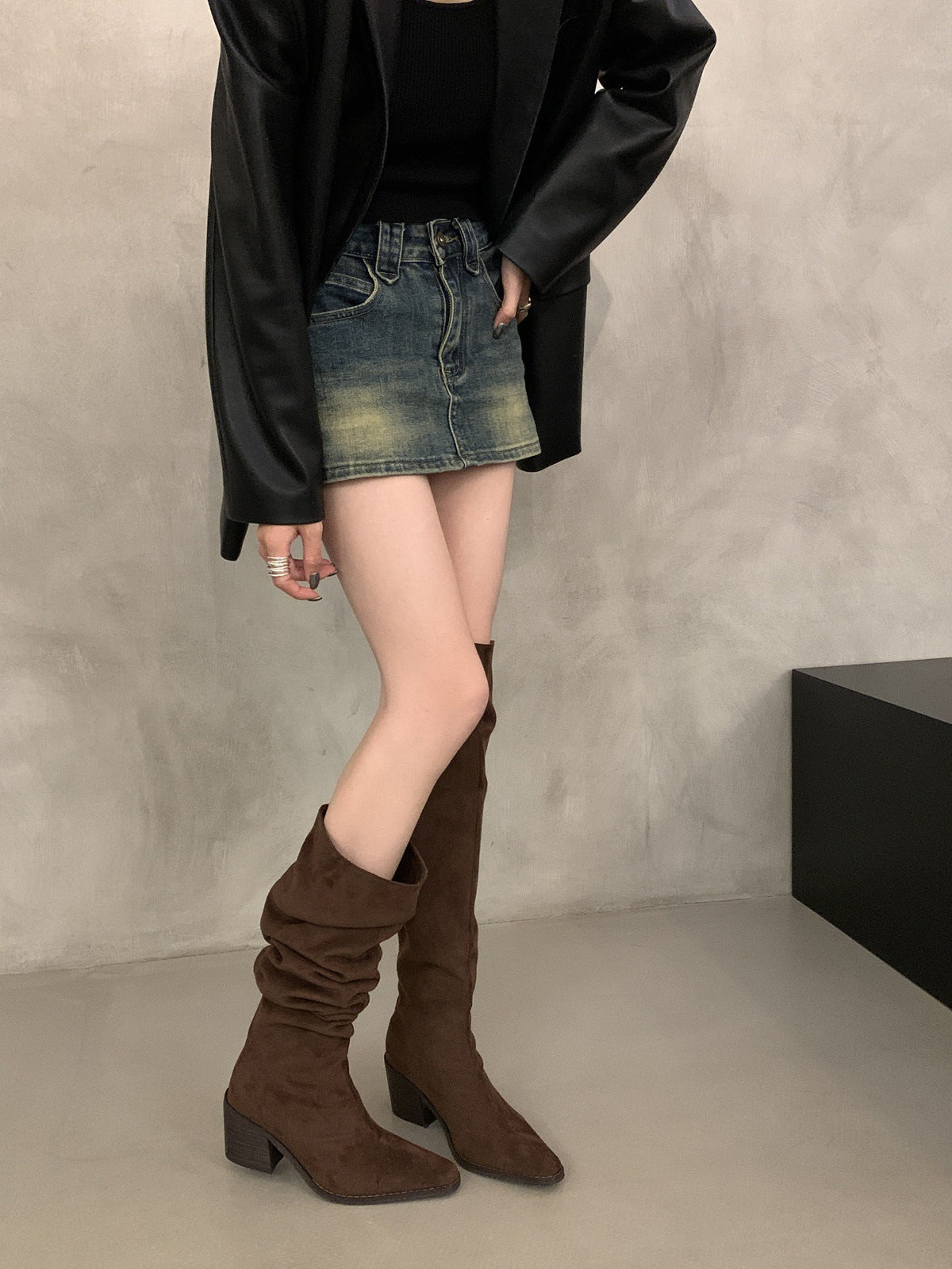 Kniehohe Reitstiefel mit Samtfutter