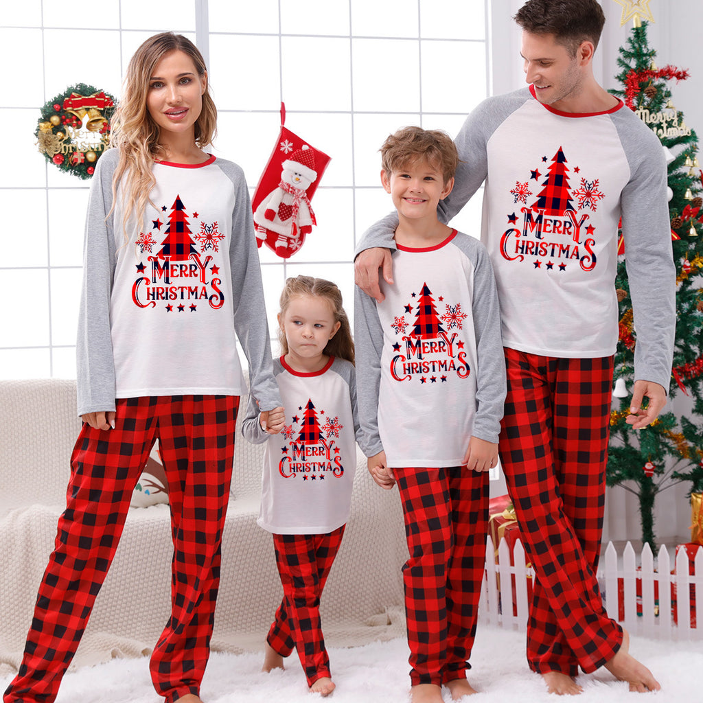 Weihnachts-Homewear für die ganze Familie