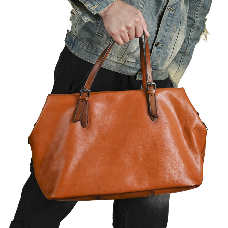 Retro Handtasche aus glänzendem Lackleder